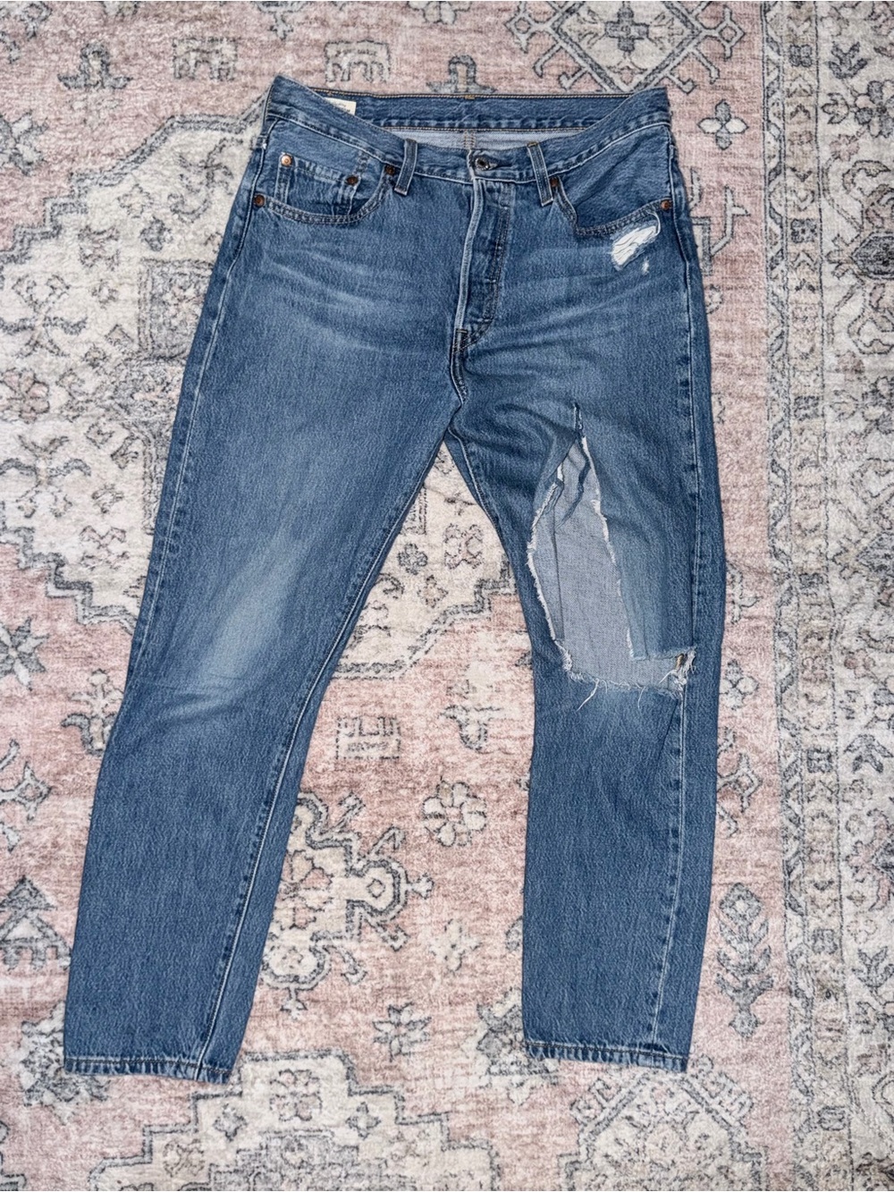 Levi's Women's Skinny Jeans in Medium Blue with Distressed Knee